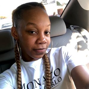 Meet your Posher, Courtney